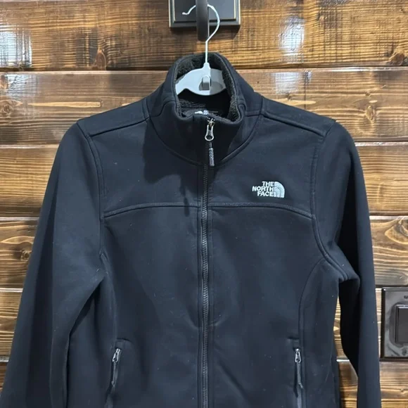 The North Face Women’s Jacket - Picture 2 of 12